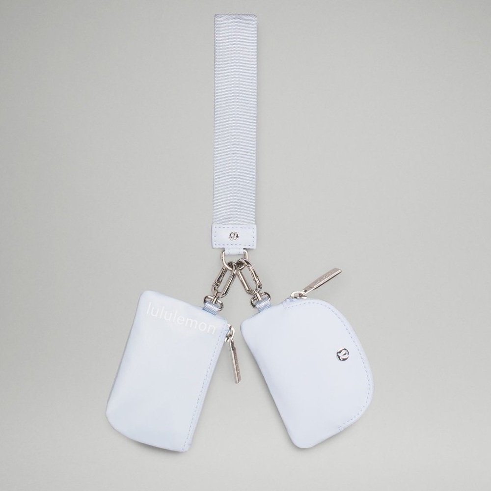 NWT LULULEMON Dual pouch wristlet windmill/white